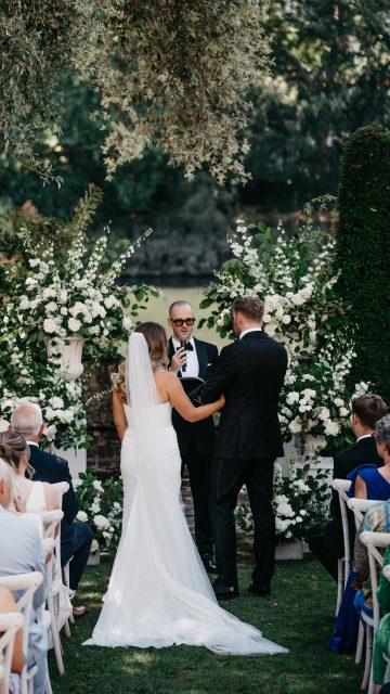 Can we have a moment for this perfect wedding flower ceremony set up for a London riverside wedding. 

Flower arches are not your only option for your ceremony flowers and urn arrangement are not just for churches. 

Last summer we created this gorgeous flower filled ceremony set up for a couple who wanted a statement ceremony back drop that could be moved after the ceremony and also could be used as a wet weather plan inside the venue should the British weather not play ball.

As it happened the weather was perfect for this outdoor ceremony and the two different height urns with meadows at the bottom created the perfect floral back for the couple to say I do.

After the ceremony and photos we then moved all the flowers in to the venue so they could be enjoyed for the rest of the day.

If this is something you would like for your wedding flowers I would love to hear from you. 

Venue @binghamriverhouseweddings 
Photo @dboyntonweddingphotos