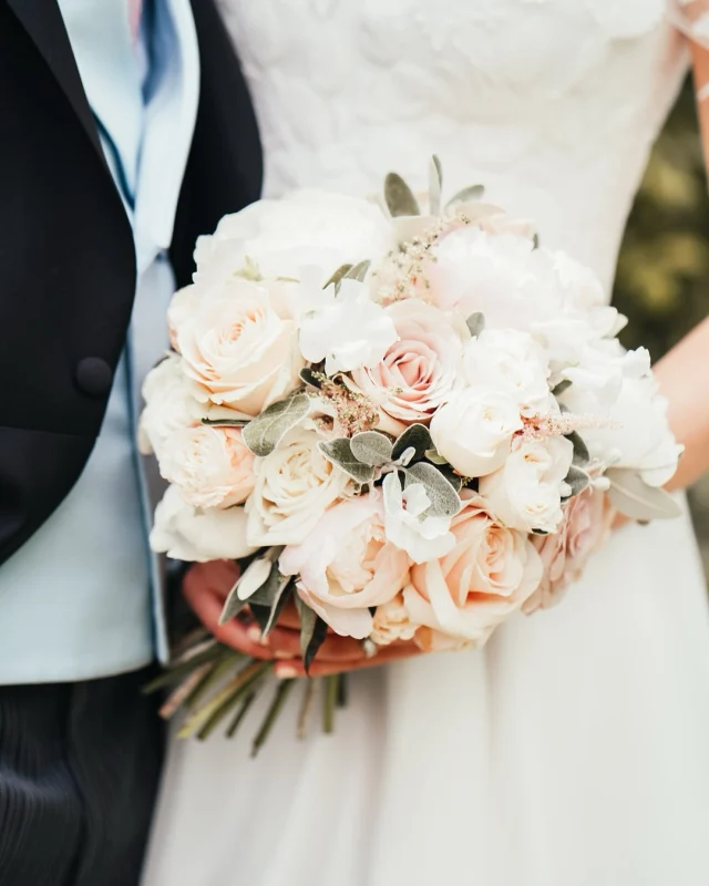 What is my style?

I love creating flowers that are elegant and romantic and hit that timeless feel. Choosing my favourite weddings out of 100’s is too hard but here are a few that I think capture my style pretty perfectly.
.
Every arrangement was created with the couple’s vision in mind and how they wanted their special day to look and feel. 
⠀⠀⠀⠀⠀⠀⠀⠀⠀
I’ve also listed and tagged the photographers and venues so you can start to create your dream supplier team. 
⠀⠀⠀⠀⠀⠀⠀⠀⠀
Love the look, save this post for inspiration and tag a friend who you know will love it too.
⠀⠀⠀⠀⠀⠀⠀⠀⠀
And if you are looking for more floral inspiration and would like to know my availability for your wedding day click on the link to my website in my bio and fill out my enquiry form 

Photo and Venue credits below:

1.  @mordenhallweddings  @suzyelizabethphotography 
2.  @kewevents @chloeelyphotography 
3 & 10.  @kimptonfitzroy @georginapiperphotography.co.uk 
4.  @116pallmall  @robertafacchiniphotography 
5 & 6  @mo_hydepark  @amirobertsonphotographer 
7.  @shangrilalondon @mikiphotography 
8.  @mordenhallweddings @sophiemayphoto